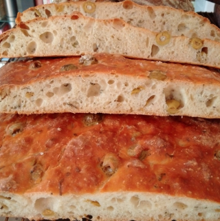 Focaccia met olijven6