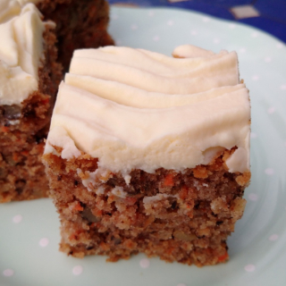 Wortel cake traybake1